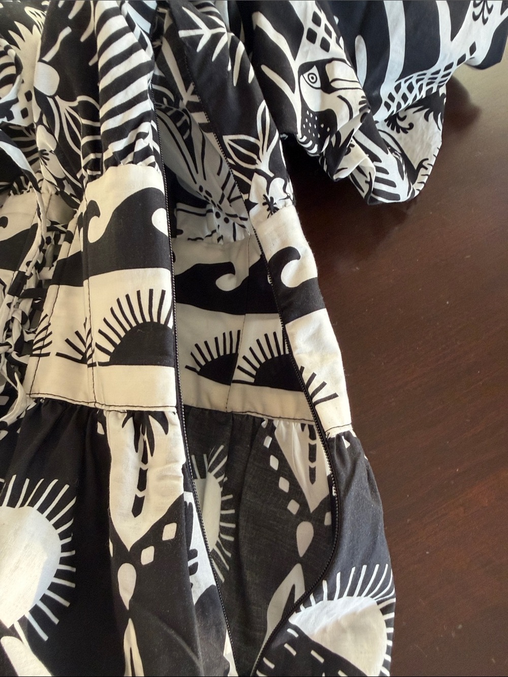 FARM Rio Black & White Tropical Print V-Neck Midi Dress - Picture 10 of 12